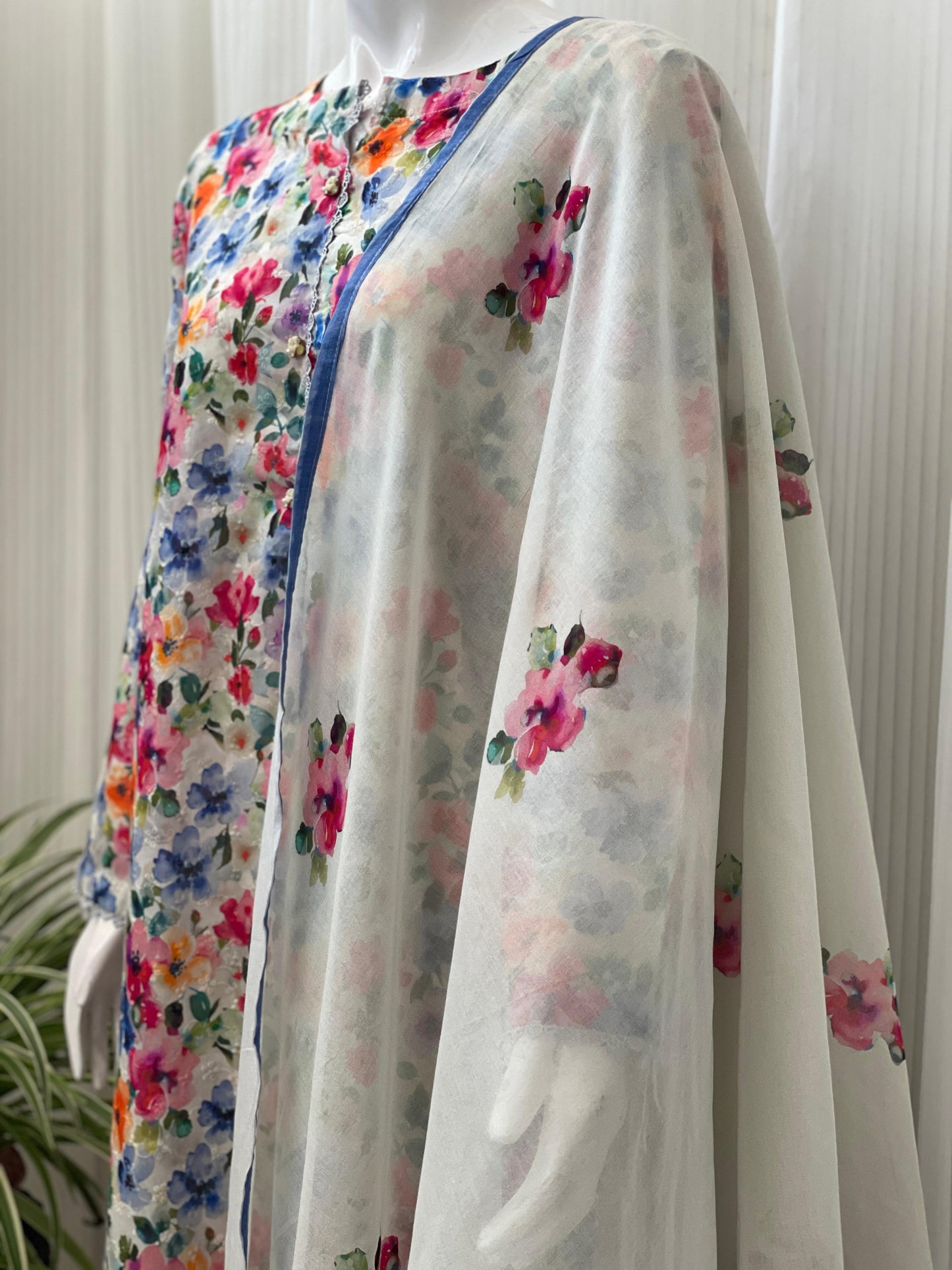 Elegant Chikankari Three-Piece Kurta Set – Festive Ethnic Wear for Women