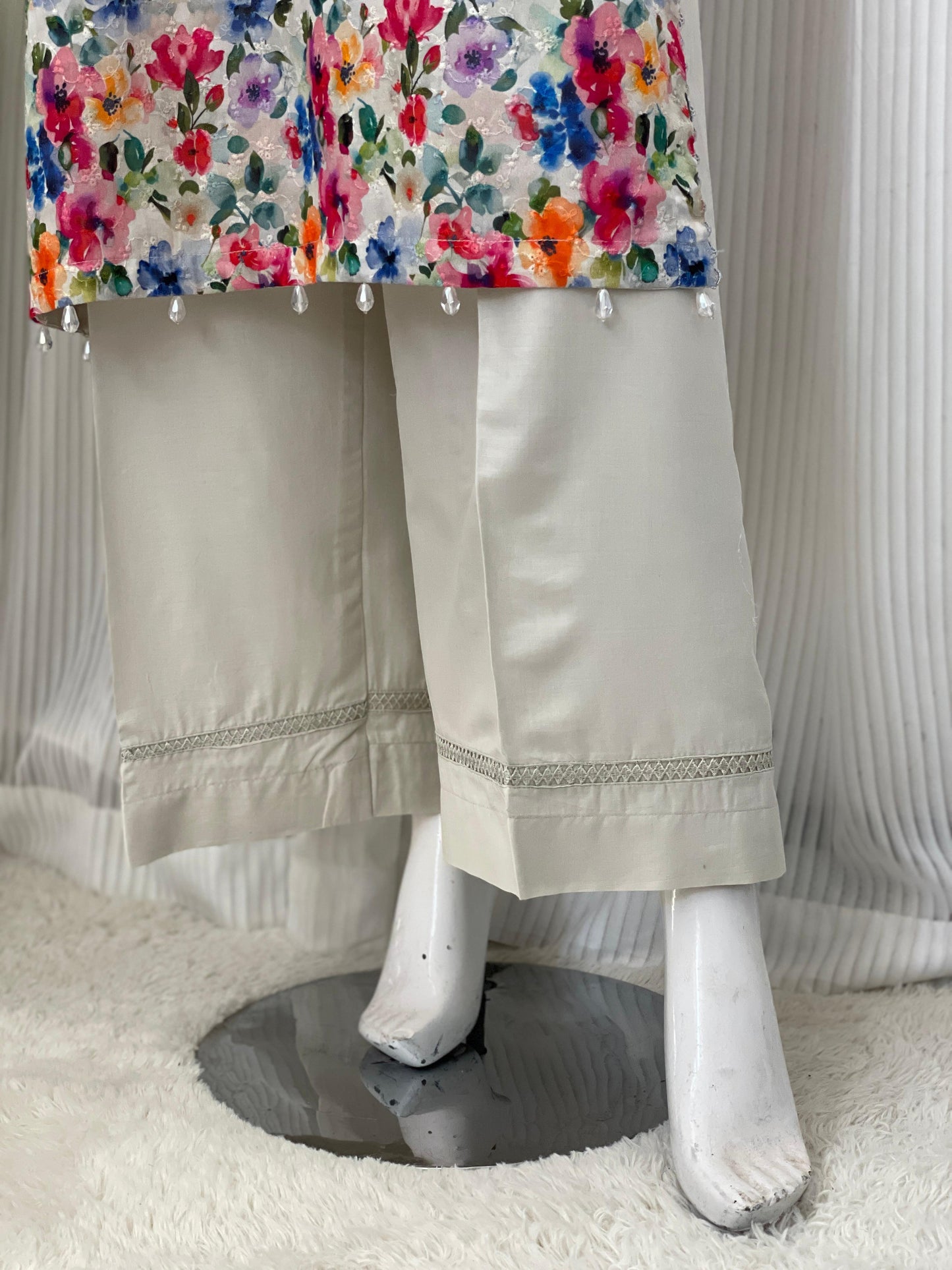 Elegant Chikankari Three-Piece Kurta Set – Festive Ethnic Wear for Women