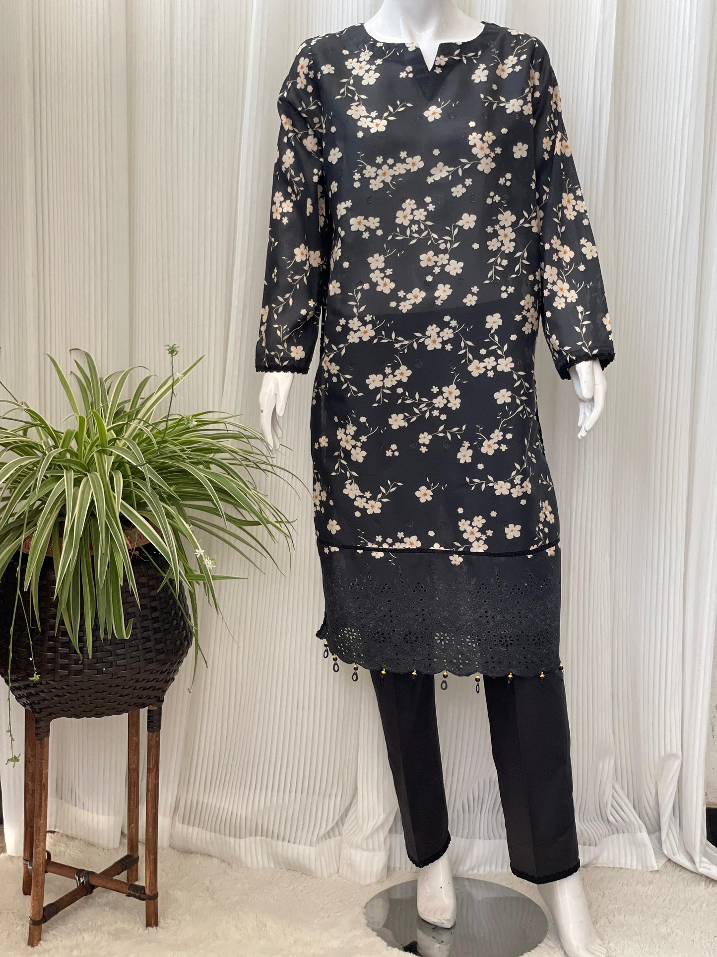 Elegant Chikankari Three-Piece Kurta Set – Festive Ethnic Wear for Women