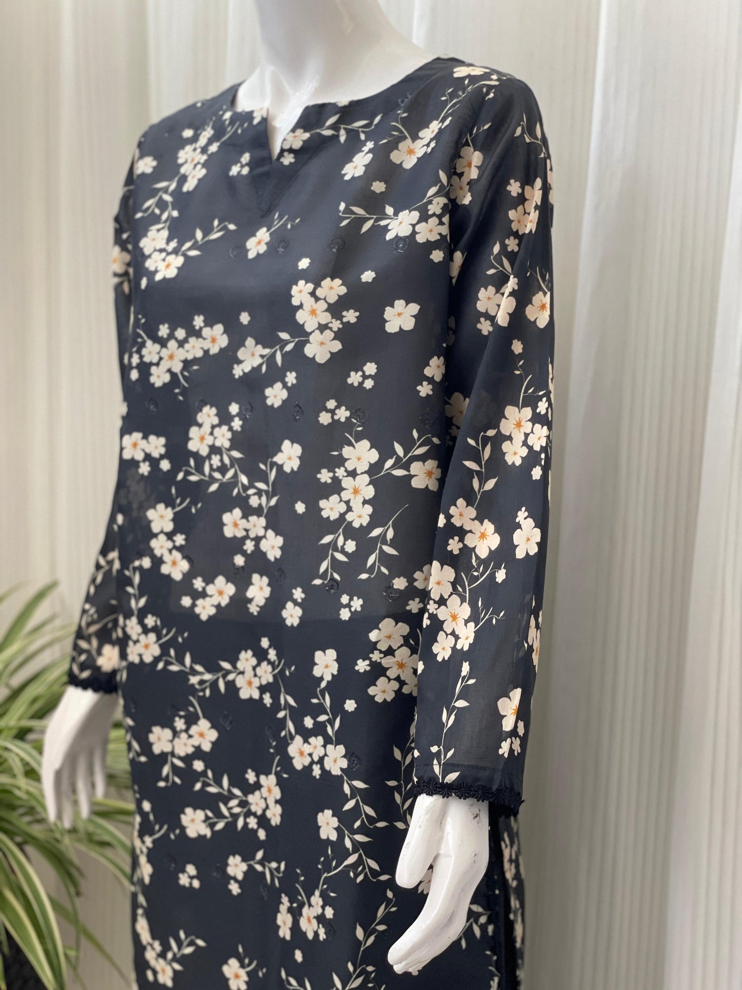 Elegant Chikankari Three-Piece Kurta Set – Festive Ethnic Wear for Women
