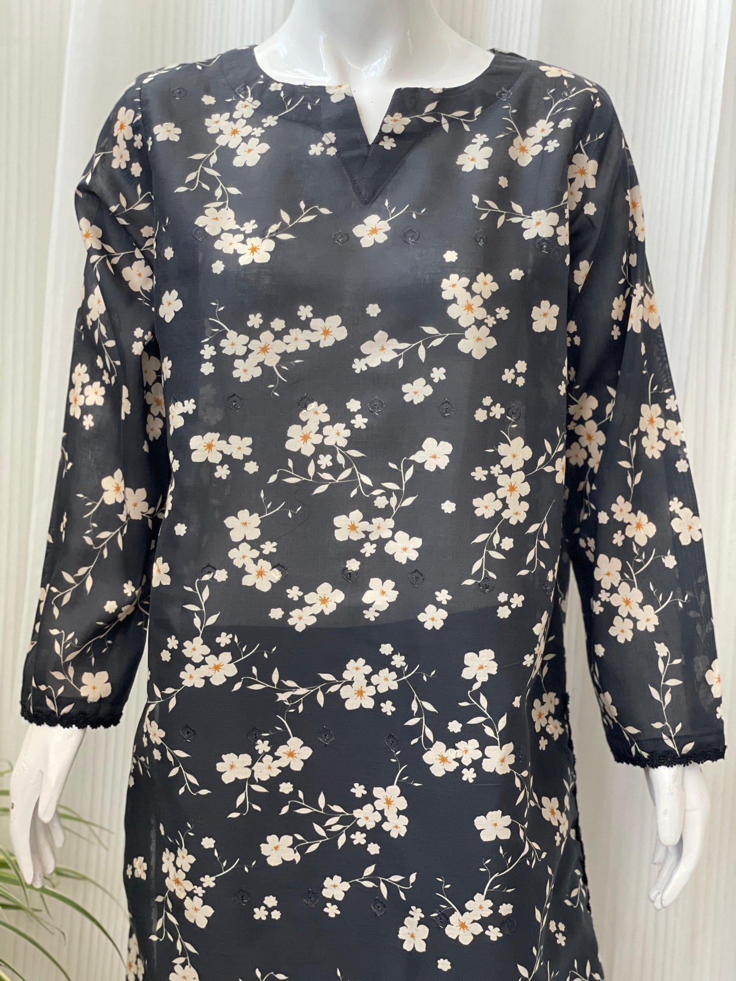 Elegant Chikankari Three-Piece Kurta Set – Festive Ethnic Wear for Women