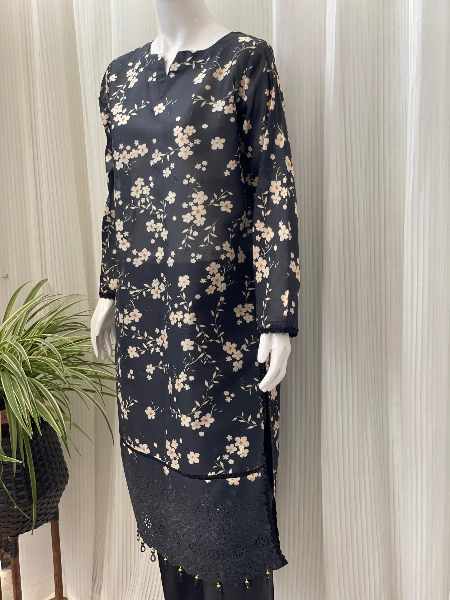 Elegant Chikankari Three-Piece Kurta Set – Festive Ethnic Wear for Women