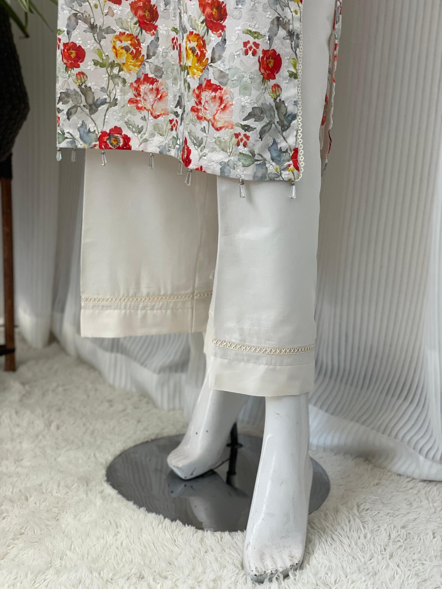 Elegant Chikankari Three-Piece Kurta Set – Festive Ethnic Wear for Women