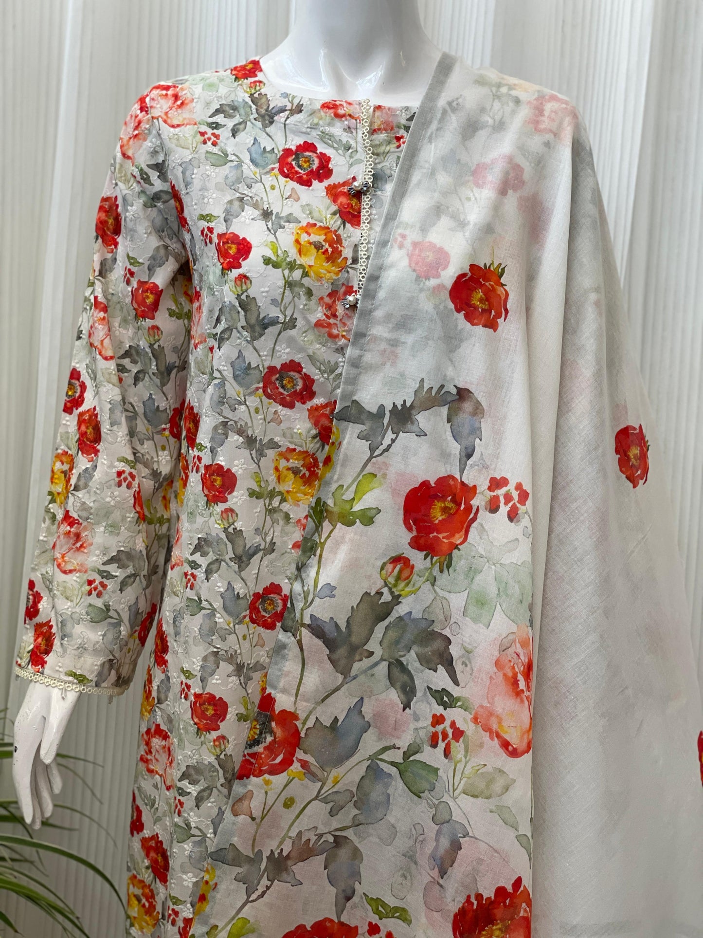 Elegant Chikankari Three-Piece Kurta Set – Festive Ethnic Wear for Women