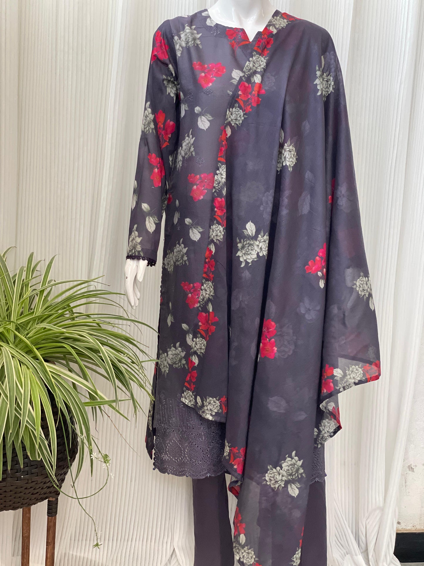 Elegant Chikankari Three-Piece Kurta Set – Festive Ethnic Wear for Women