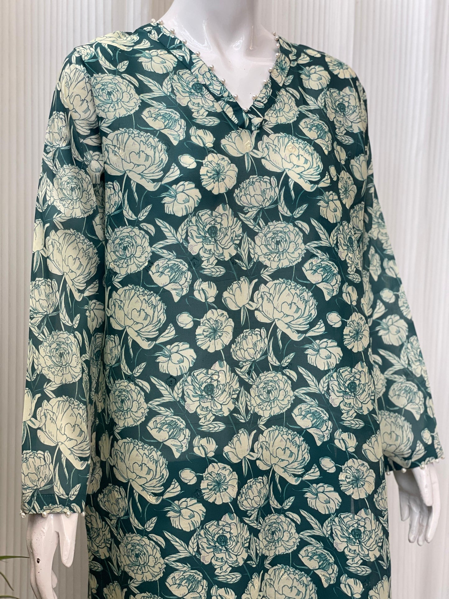 Elegant Chikankari Three-Piece Kurta Set – Festive Ethnic Wear for Women