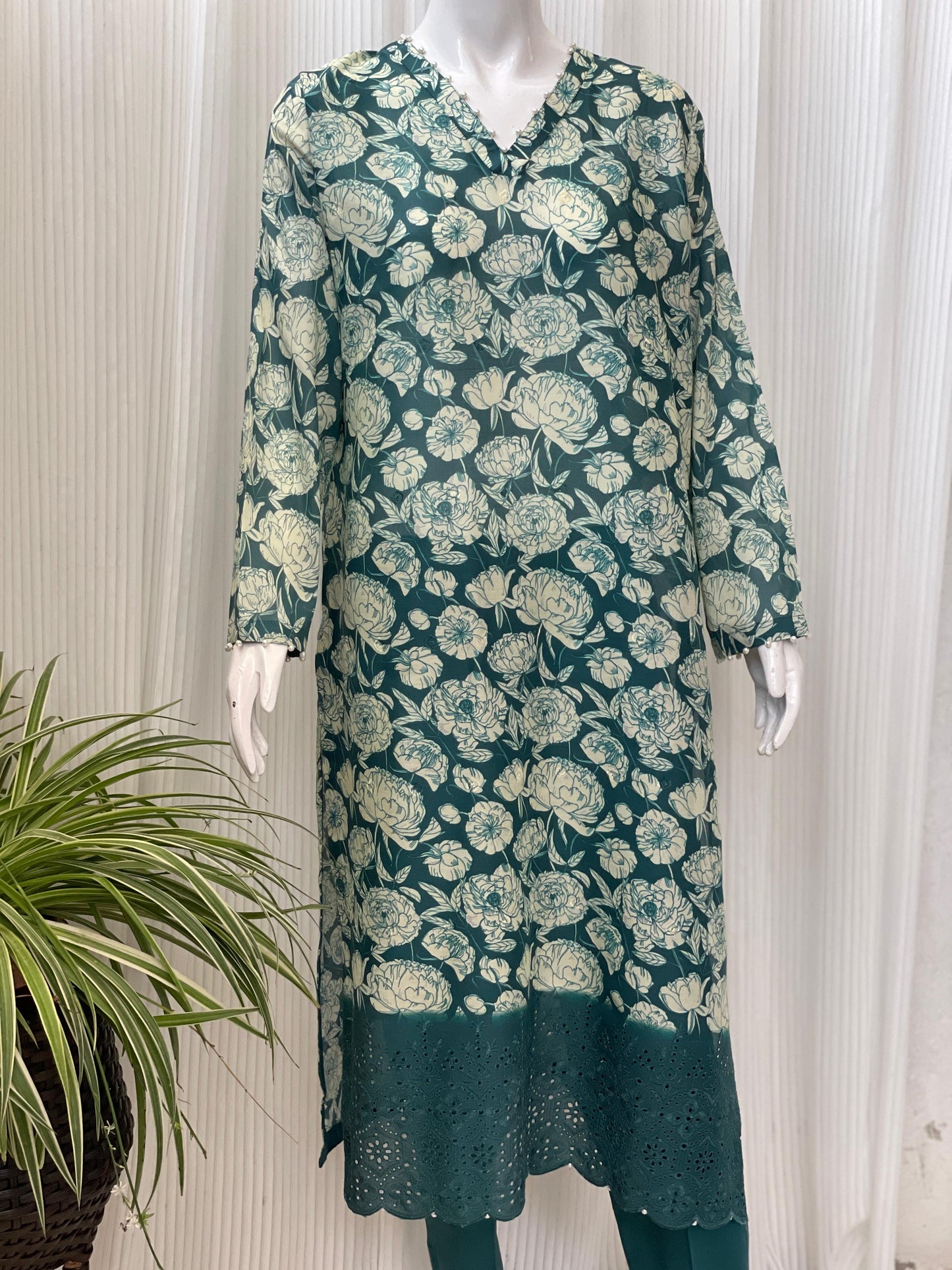 Elegant Chikankari Three-Piece Kurta Set – Festive Ethnic Wear for Women