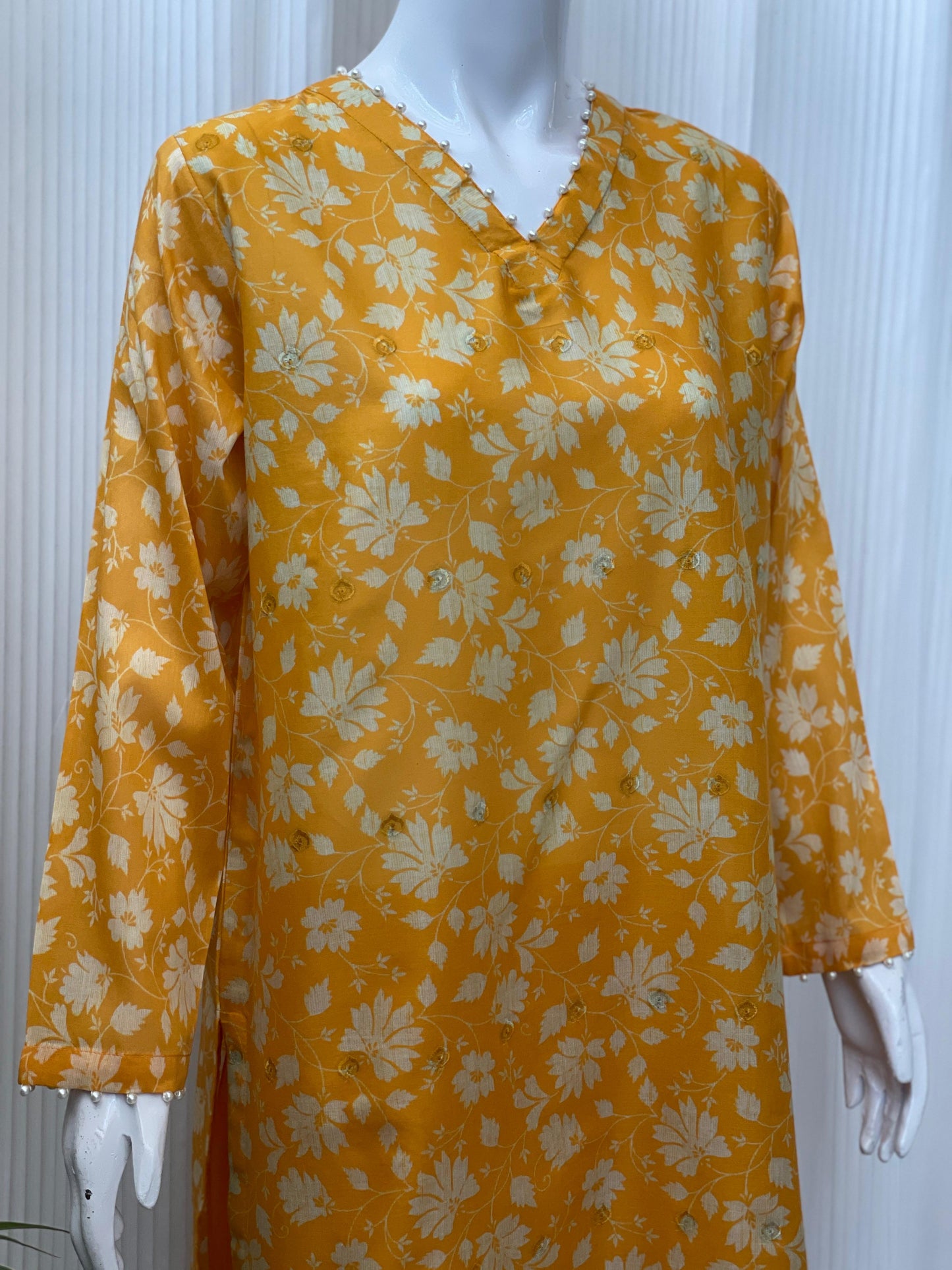 Elegant Chikankari Three-Piece Kurta Set – Festive Ethnic Wear for Women